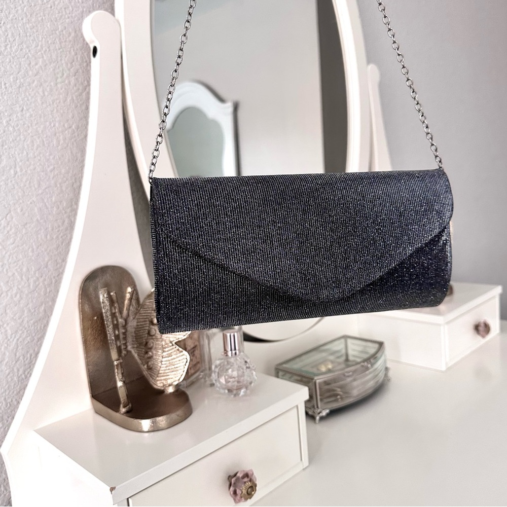 Vintage Chain Glitter Clutch - Picture 3 of 7